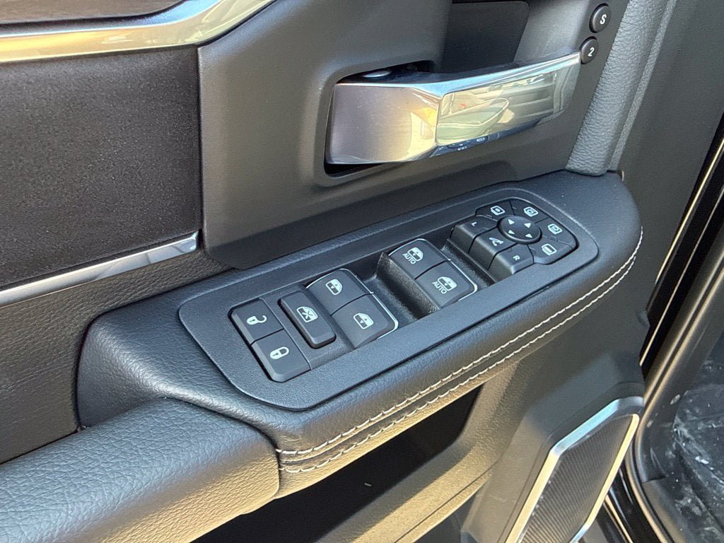 New 2027 RAM 2500 Laramie AWD/4WD image 18