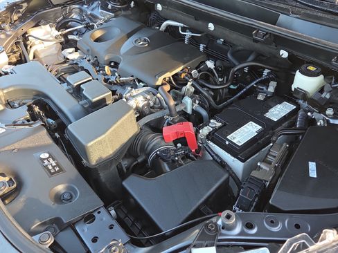 Used 2022 Toyota RAV4 XLE FWD image 20