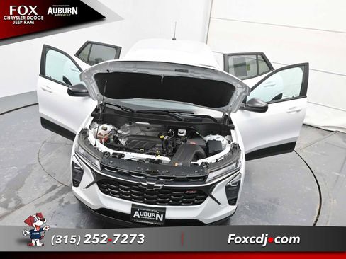 Used 2024 Chevrolet Trax RS image 33