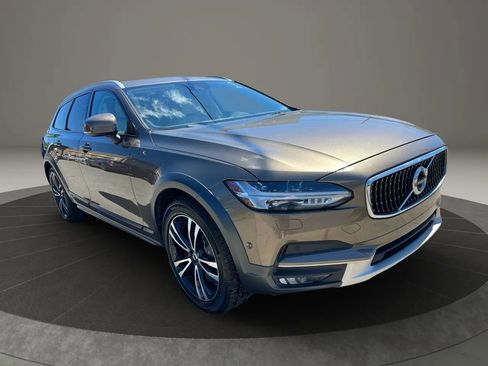 Used 2018 Volvo V90 T5 Cross Country w/ Convenience Package AWD/4WD image 3