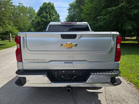 Used 2022 Chevrolet Silverado 1500 LT w/ Safety Package AWD/4WD image 4