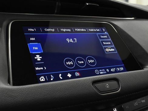 Used 2023 Cadillac XT4 Luxury w/ Cold Weather Package image 18