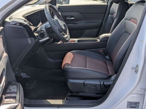 New 2026 Nissan Kicks SR w/ Cold Weather Package image 10