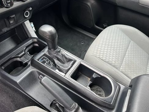 Used 2020 Toyota Tacoma SR5 RWD image 22