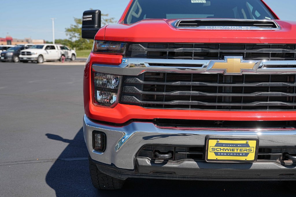 Used 2025 Chevrolet Silverado 2500 LT w/ Convenience Package AWD/4WD image 4