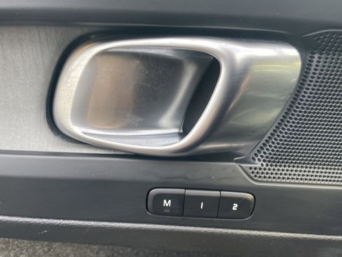 Used 2025 Volvo XC40 B5 Core image 36