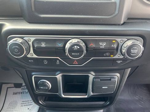 Used 2022 Jeep Wrangler Sport AWD/4WD image 16