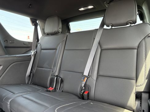Used 2024 GMC Yukon Denali AWD/4WD image 7