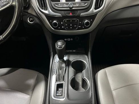 Used 2020 Chevrolet Equinox Premier image 22