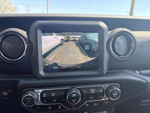 Certified 2022 Jeep Wrangler Unlimited Sahara AWD/4WD image 30