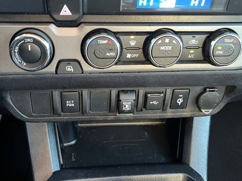 Used 2022 Toyota Tacoma TRD Off-Road image 25