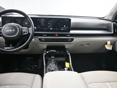 Certified 2025 Kia Sorento EX w/ Panoramic Sunroof Package image 34