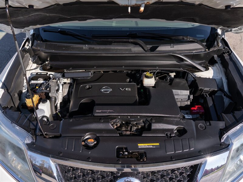 Used 2015 Nissan Pathfinder Platinum FWD image 12