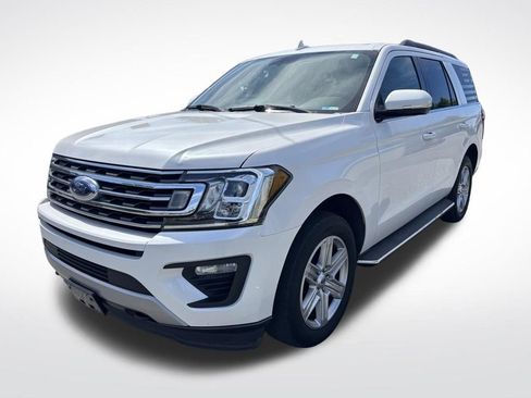 Used 2018 Ford Expedition XLT w/ Equipment Group 202A AWD/4WD image 9