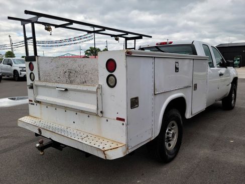 Used 2010 GMC Sierra 2500 W/T RWD image 4