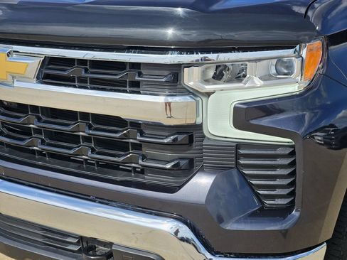 Used 2022 Chevrolet Silverado 1500 LT w/ Z71 Off-Road Package AWD/4WD image 9
