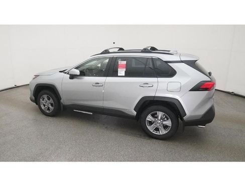 Used 2025 Toyota RAV4 XLE image 5