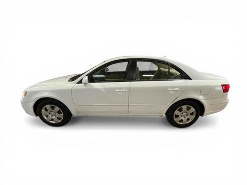 Used 2010 Hyundai Sonata GLS image 2