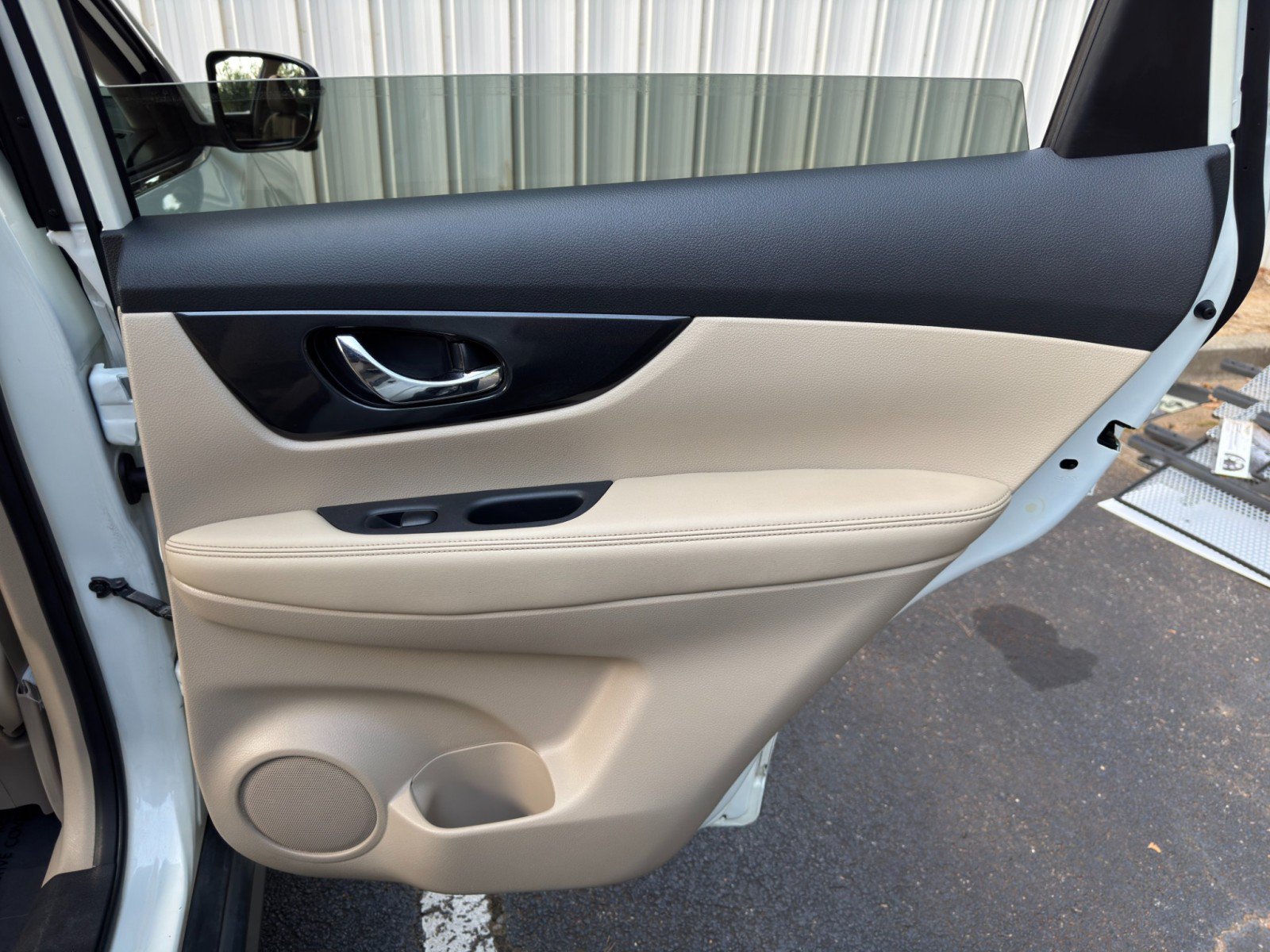 Used 2017 Nissan Rogue SV w/ SV Premium Package AWD/4WD image 40