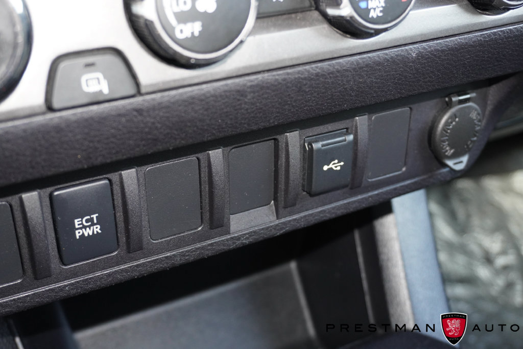 Used 2020 Toyota Tacoma SR AWD/4WD image 35