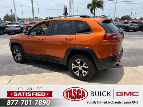 Used 2015 Jeep Cherokee Trailhawk w/ Leather Interior Group AWD/4WD image 6