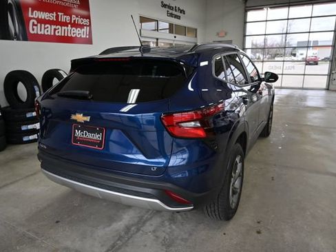 Used 2024 Chevrolet Trax LT w/ Sunroof Package image 6