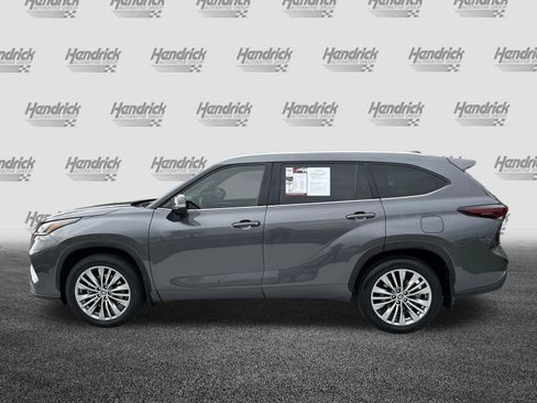 Used 2024 Toyota Highlander Platinum FWD image 7