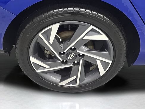 Certified 2025 Hyundai Elantra Limited FWD image 42