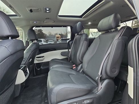 Certified 2024 Kia Carnival SX Prestige image 13