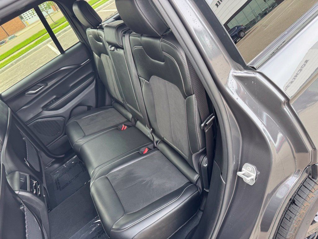 Used 2024 Jeep Grand Cherokee Altitude AWD/4WD image 10
