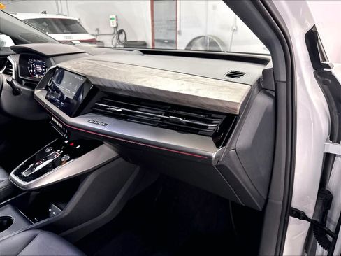 Used 2023 Audi Q4 e-tron Prestige AWD/4WD image 17