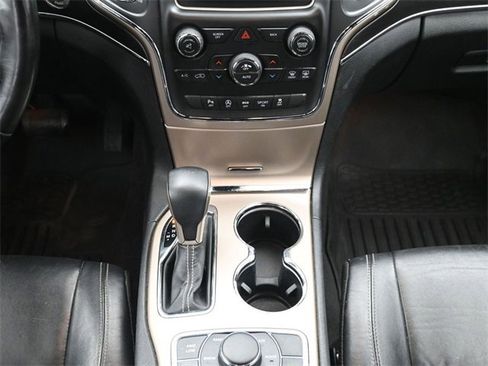 Used 2016 Jeep Grand Cherokee Limited image 25