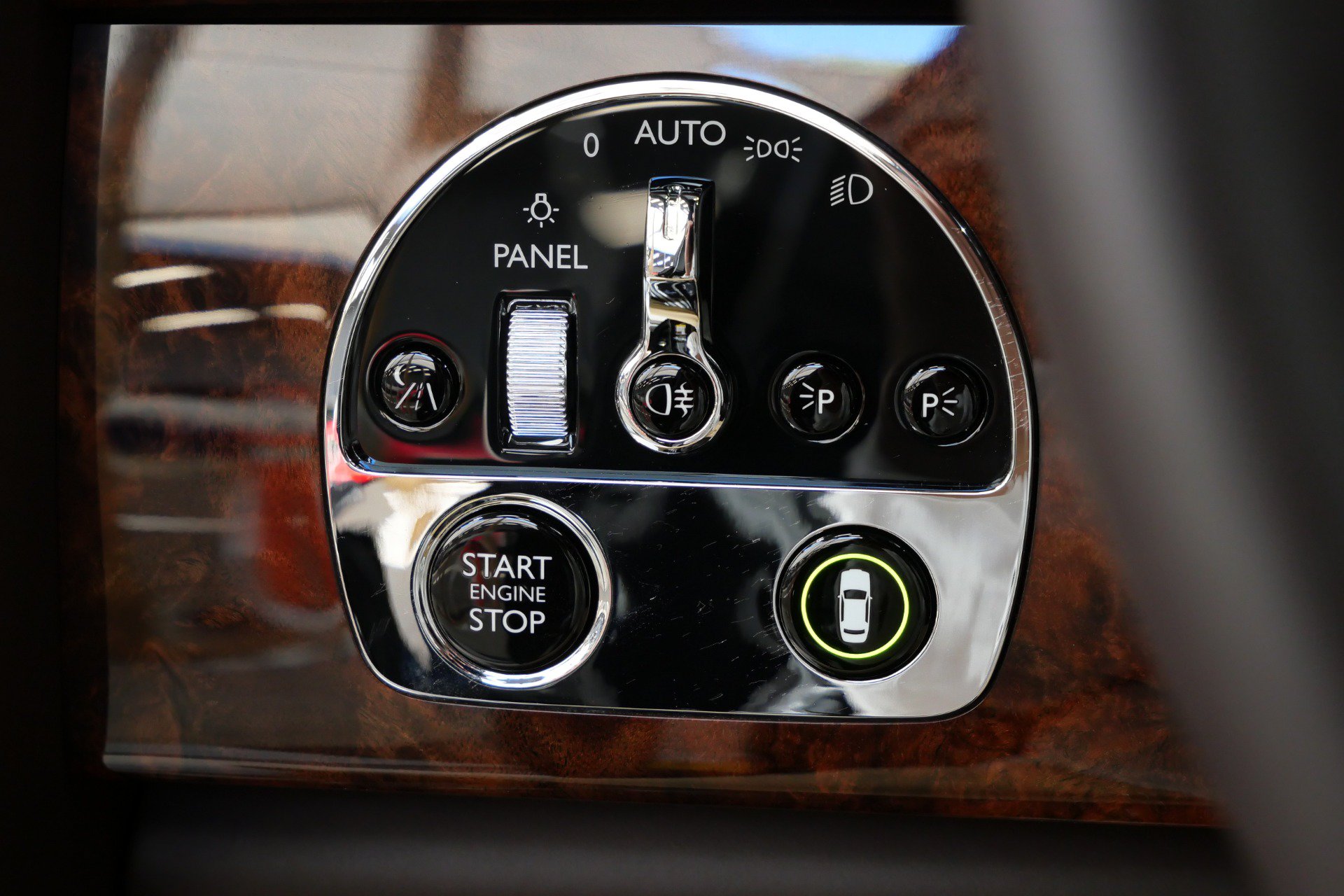 Used 2019 Rolls-Royce Phantom Sedan RWD image 28