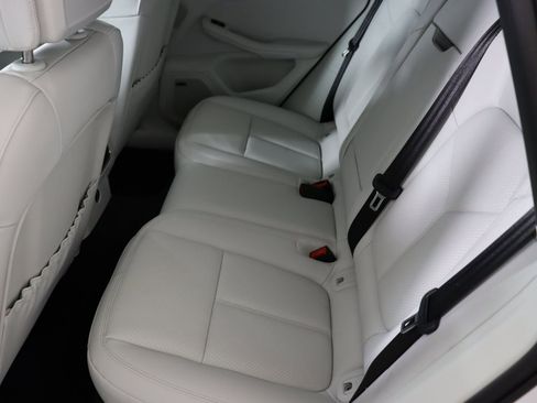 Used 2025 Porsche Macan image 24