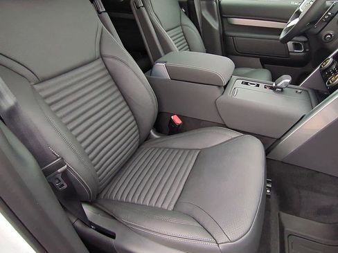 New 2026 Land Rover Discovery Limited Edition image 23
