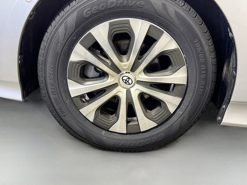 Used 2020 Toyota Prius LE image 14