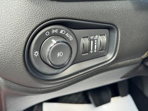 Used 2022 Jeep Renegade Trailhawk AWD/4WD image 19