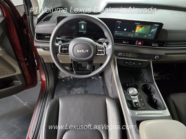 Used 2025 Kia Carnival EX FWD image 16