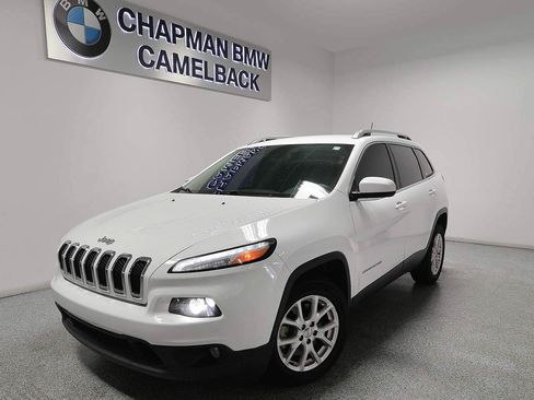Used 2018 Jeep Cherokee Latitude FWD image 1