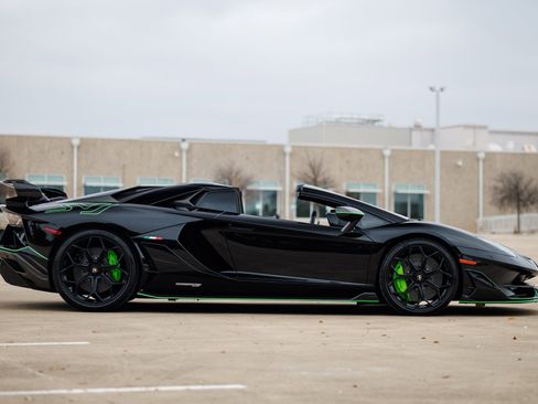 Used 2021 Lamborghini Aventador SVJ image 18