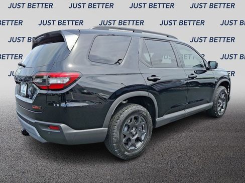 New 2025 Honda Pilot TrailSport image 4