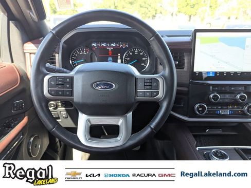Used 2024 Ford Expedition Limited image 12