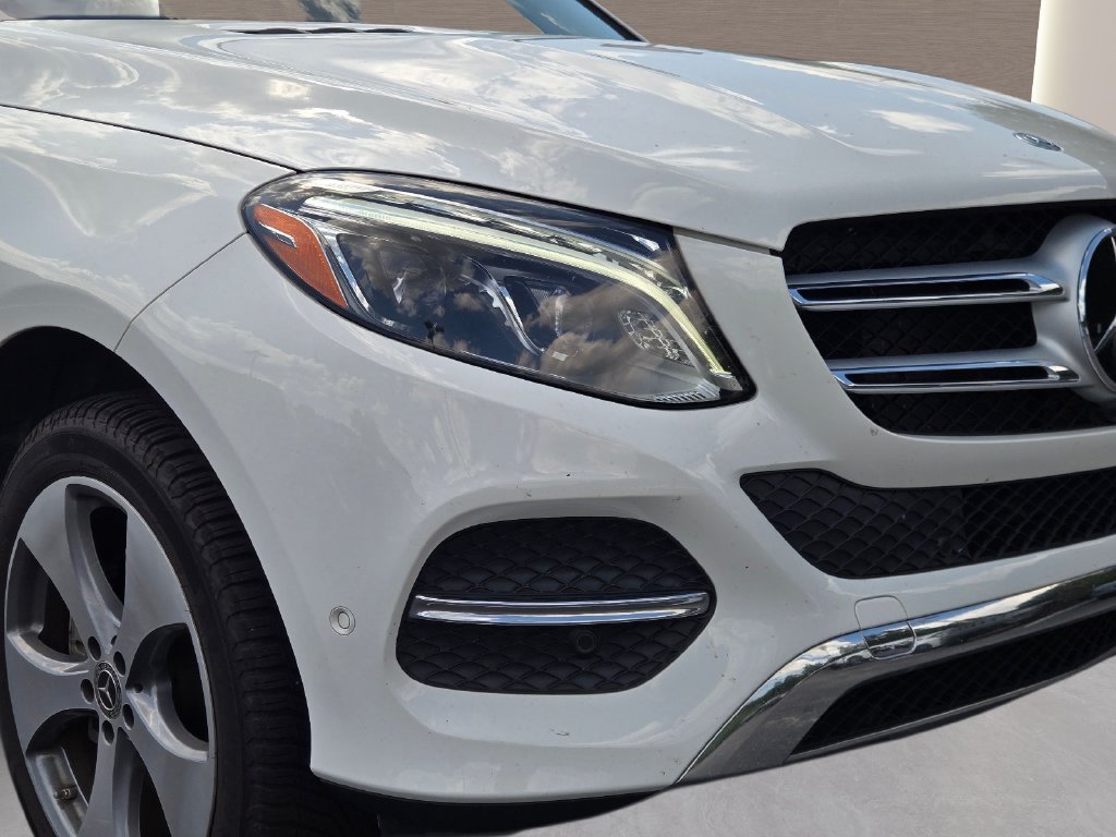 Used 2019 Mercedes-Benz GLE 400 4MATIC image 2