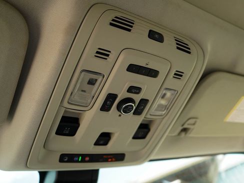 Used 2021 GMC Yukon XL Denali w/ Denali Premium Package AWD/4WD image 12