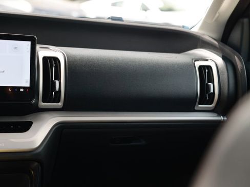 Used 2025 Ford Expedition Active AWD/4WD image 28