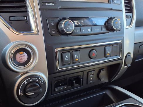 Used 2017 Nissan Titan PRO-4X image 17
