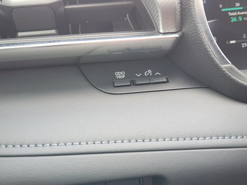 Used 2024 Toyota Highlander Platinum FWD image 20
