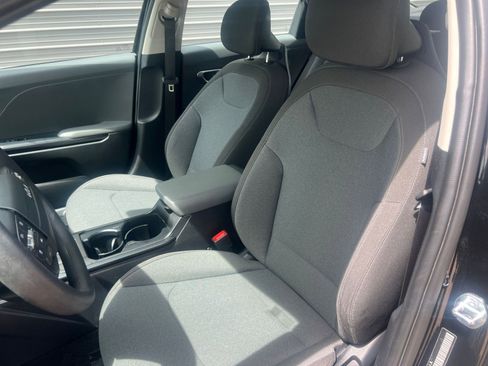 Used 2025 Kia K4 LXS image 23