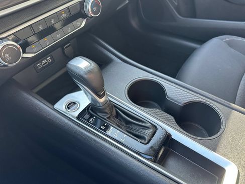 Used 2025 Nissan Altima 2.5 SV FWD image 40