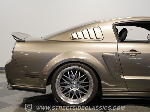 Used 2005 Ford Mustang GT RWD image 30